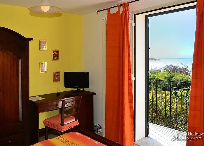 Holidays Bed and Breakfast 4*