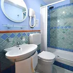 Holidays Oda ve Kahvaltı 4*